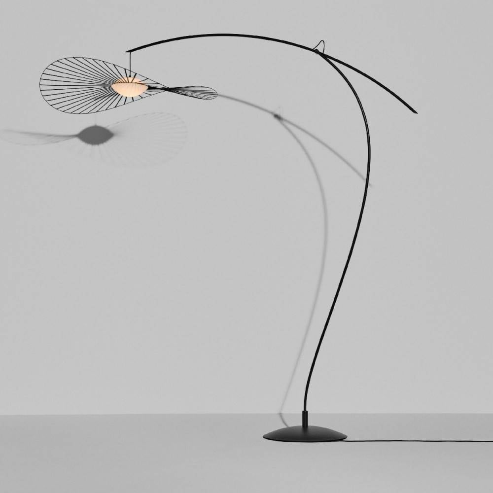 Lampadaire noir Vertigo Nova allumé - Petite Friture