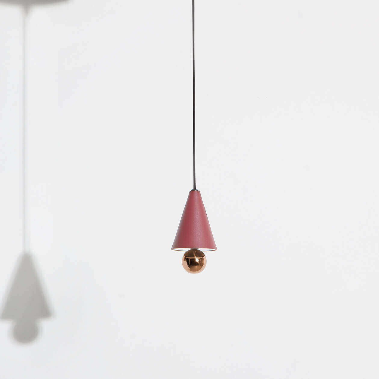 Suspension-mini-Cherry-brun-rouge-LED-Petite-Friture