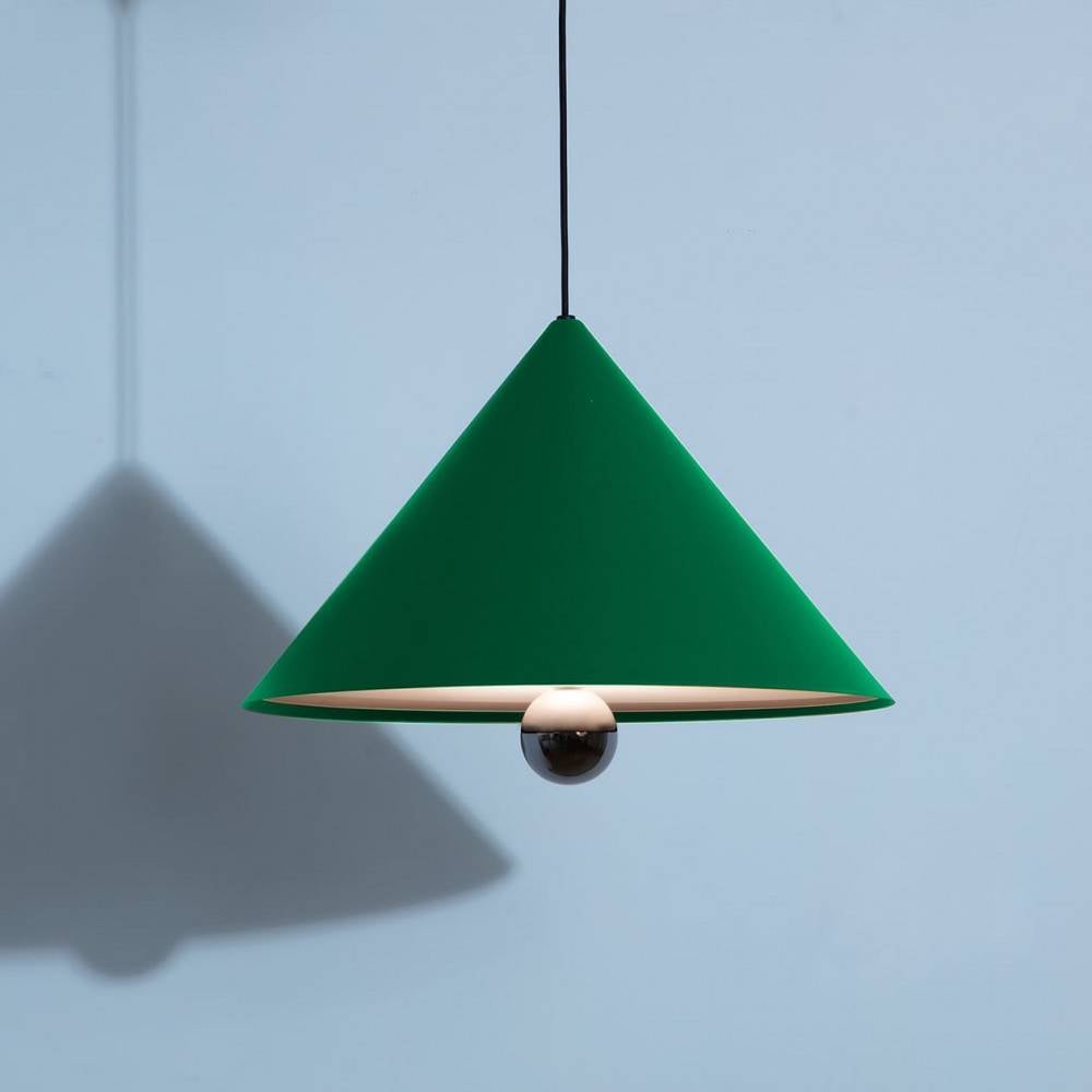 Suspension-grande-Cherry-vert-LED-Petite-Friture-allumée